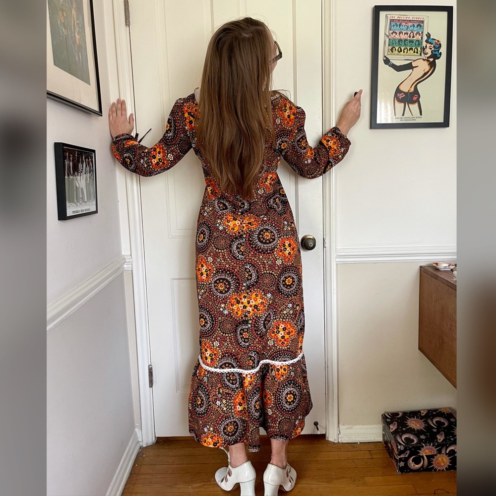 SOLD 70s Psychedelic Floral Mandala Prairie Dress - Picture 3 of 13